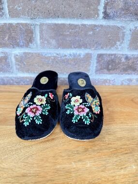 Black Floral Embroidered Slip-On Slippers